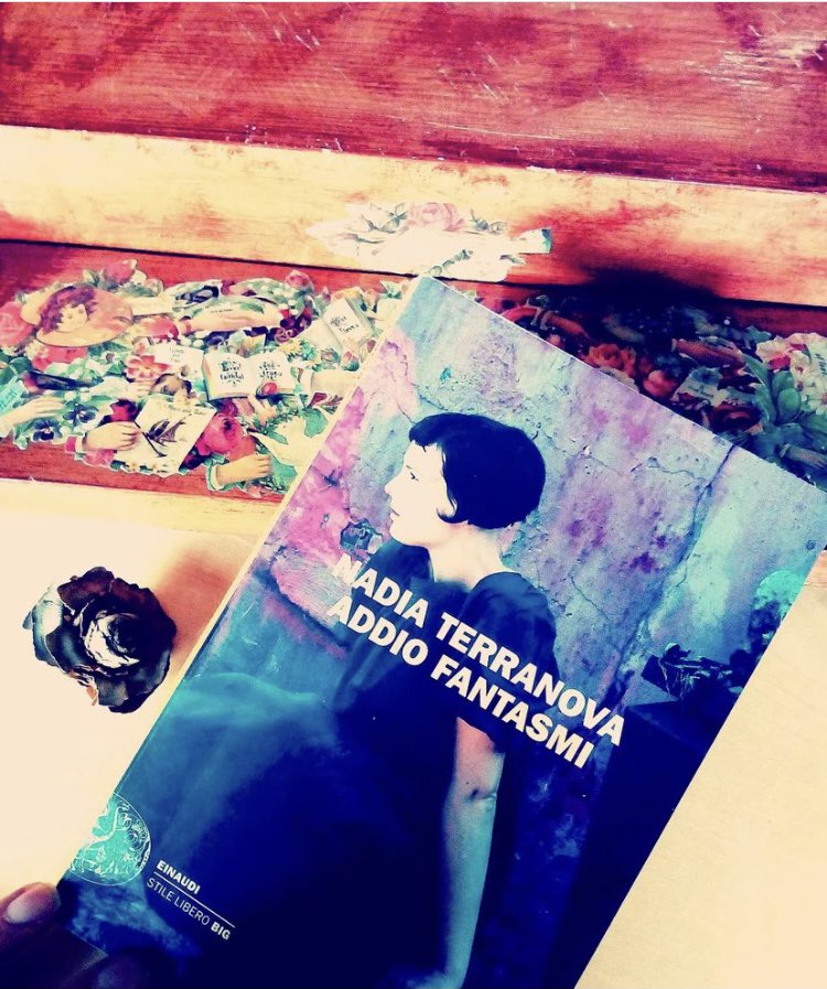ravennafestival's tweet photo. Tratto dal romanzo di @nadiaterranova, domani 12 luglio in prima assoluta Anna Bonaiuto e Valentina Cervi in scena al @TeatroAlighieri  per #AddioFantasmi. Testo teatrale di @ChiaraLagani, regia @LinguaDeAngelis. @fannyalex_info https://t.co/Sdt0E2GNNt