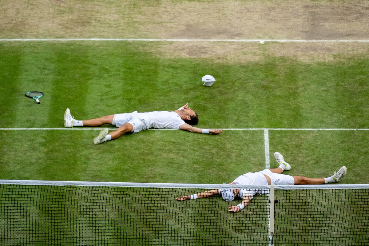 What happened here? Wrong answers
only.

#wimbledon #tennis #atp #tennisplayer #london
#atptour #tennislife #grandslam #nike #tenis
#tenniscourt #tennisfan #tennislove #sports🎾