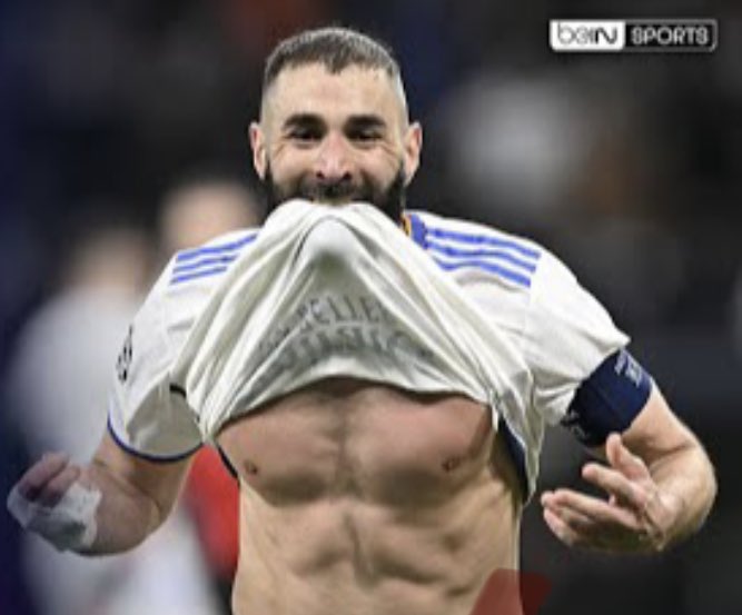 Qui est le meilleur 9 de la dernière décennie ?

Rt pour Suarez          Like pour Benzema