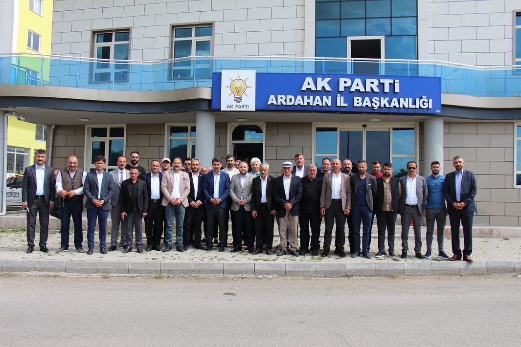 ARDAHANAKPARTi's tweet photo. 📍 KURBAN BAYRAMI BAYRAMLAŞMA PROGRAMI

İl Başkanımız Kaan Koç, Milletvekilimiz Prof.Dr Orhan Atalay, Belediye Başkanlarımız, İlçe Başkanlarımız, İl Genel Meclisi, Belediye Meclisi Üyelerimiz, Teşkilat Mensuplarımızın Katılımlarıyla Bayramlaşma Programımızı Gerçekleştirdik. https://t.co/SYWwWbAALB
