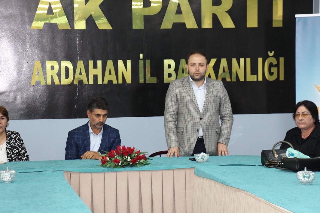 ARDAHANAKPARTi's tweet photo. 📍 KURBAN BAYRAMI BAYRAMLAŞMA PROGRAMI

İl Başkanımız Kaan Koç, Milletvekilimiz Prof.Dr Orhan Atalay, Belediye Başkanlarımız, İlçe Başkanlarımız, İl Genel Meclisi, Belediye Meclisi Üyelerimiz, Teşkilat Mensuplarımızın Katılımlarıyla Bayramlaşma Programımızı Gerçekleştirdik. https://t.co/SYWwWbAALB