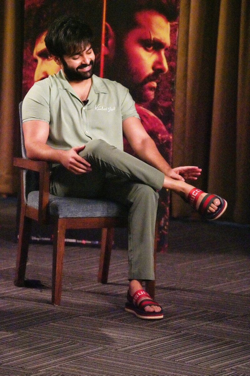 rfaVijayawadaa's tweet photo. That glow 🌟 👌
#RAmPOthineni 💥

#TheWarriorrOnJuly14

#TheWarriorr 
@ramsayz https://t.co/B9GTfcRns8