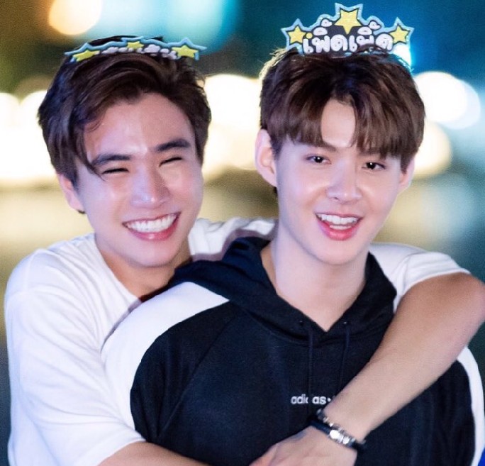 Perthsaint0927's tweet photo. I'm still here because of the kindness of saints, because of Perth's fearlessness, because of love, because PerthSaint is a legend, because of a real couple who support each other and take care of each other.🖤❤️
#เราที่นานมาแล้ว
#PerthSaintSation 
#trigon https://t.co/SGzmRLbqEJ