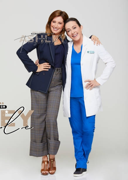 EXCLUSIVE 🔹 Promotional photo of Ashley as Jenny in "Carol's Second Act" 

📸 [+001 MQs] tisdalesource.com/gallery/thumbn