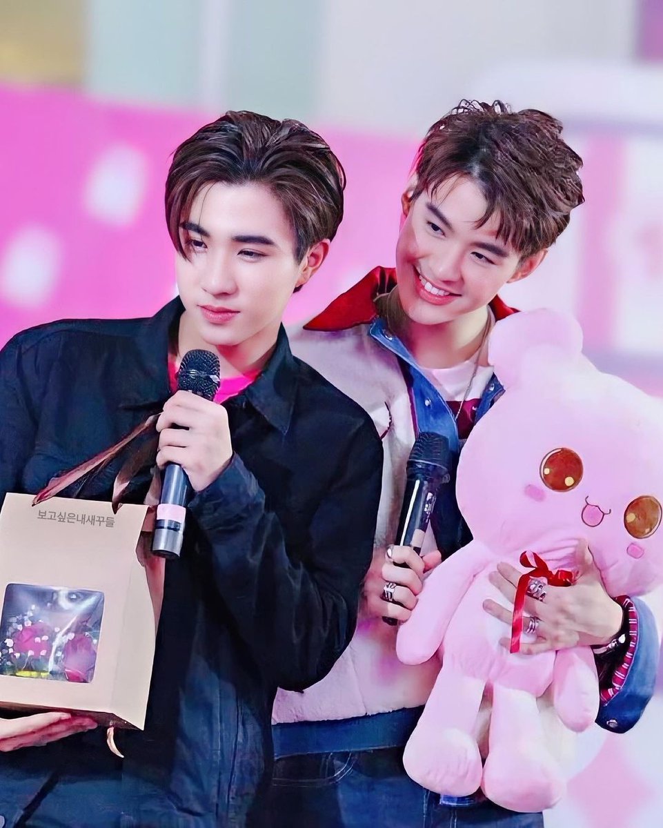 Once upon a time, they were the best cp，We miss them
曾几何时，他们是最佳cp，我们这想念他们