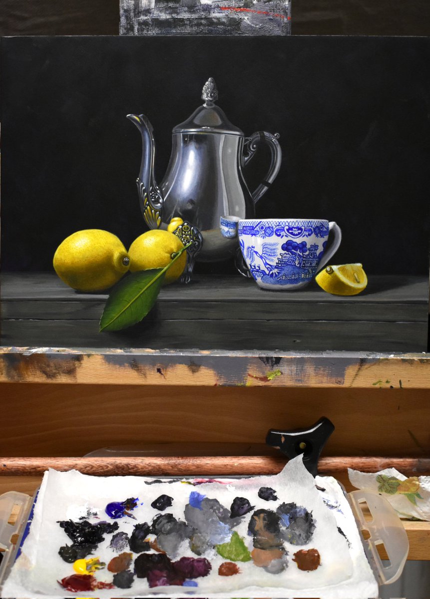 This teapot has been a delight to paint, so much so, I haven't got anything else done all week 😳