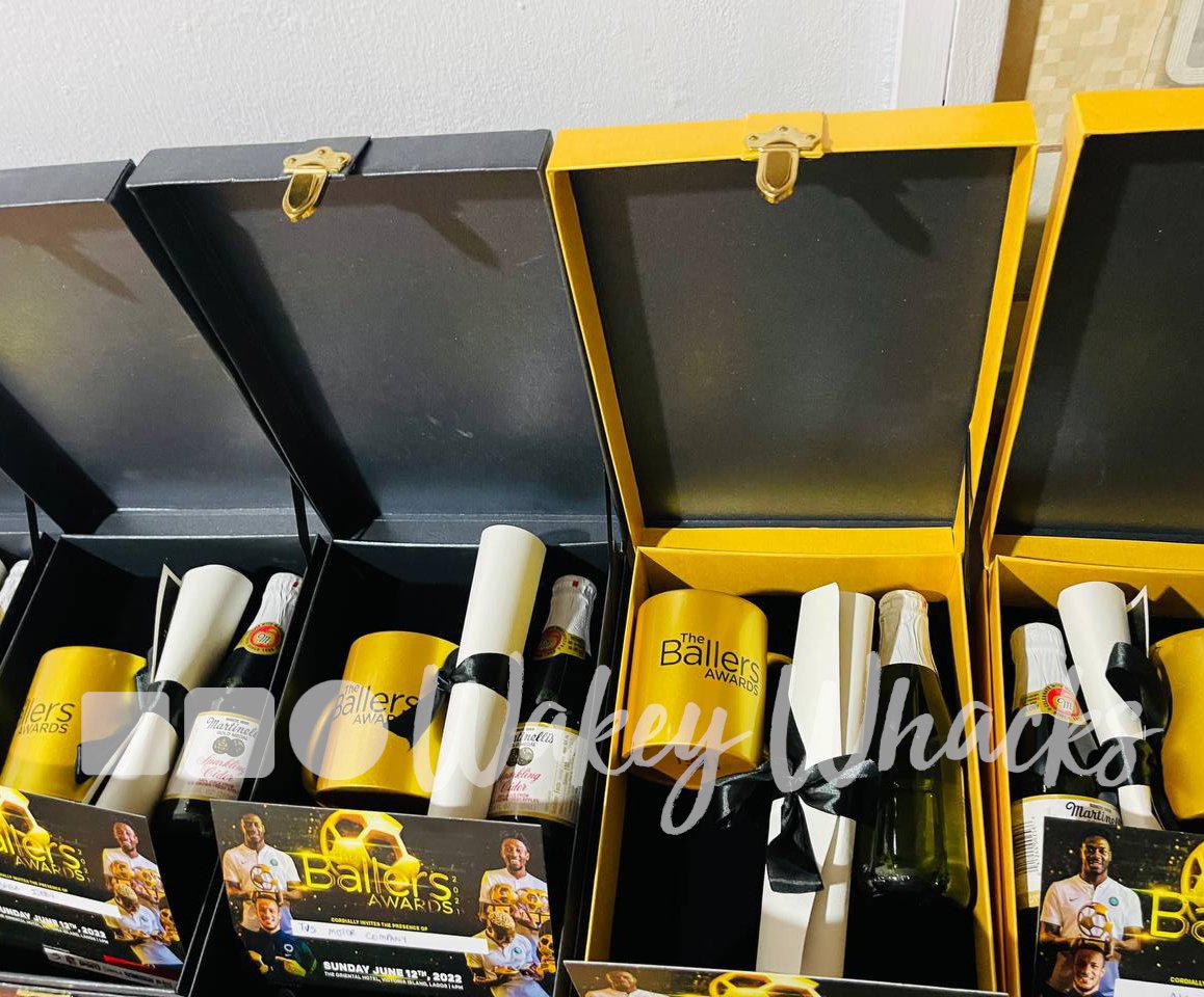 wakeywhacks's tweet photo. From production 🌟 to boxing 😍 we loved every bit of this job from @9ja_footballers

Gold is such a pleasant 💛 colour. 

Thank you @9ja_footballers for trusting us. 

Check out what's in the box! 😍😍😍

#WakeyWhacks #WakeyWhacksboxes #WhatsInTheBox #CustomizedGifts https://t.co/08RYZOgZo7