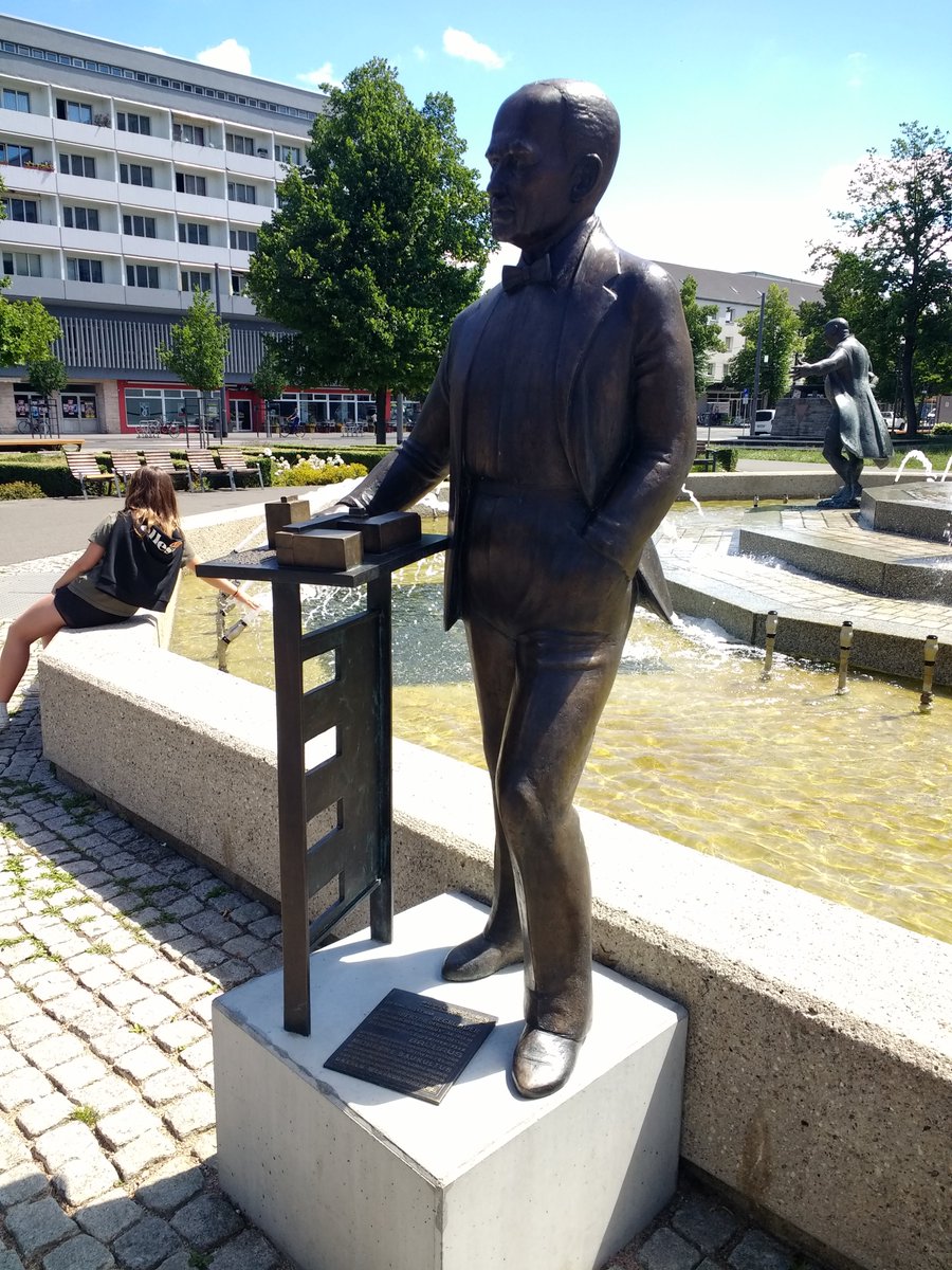 JenAnneHarvey1's tweet photo. Accidentally found myself in Dessau. Feeling somewhat overawed. #Bauhaus https://t.co/ZQZUSYjr8C