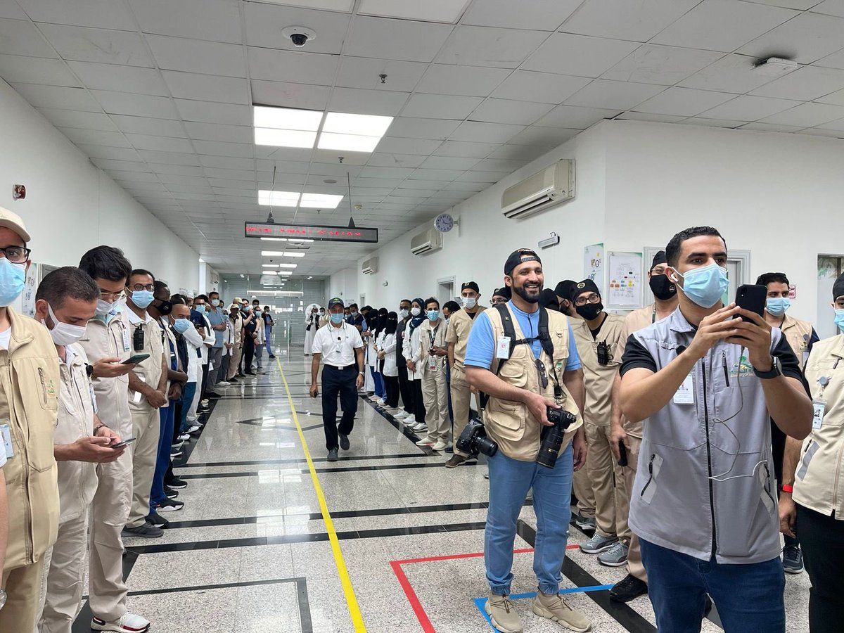 bsdf231's tweet photo. نهنئ حكومة خادم الحرمين الشريفين
 وولي عهده الأمين بنجاح 
موسم حج 1443 هـ🌟🤍🇸🇦..

تشرفت بالعمل خلال حج هذا العام ..
بالتغطيه الإعلامية بسناب صحة مكة..
والإشراف على حملة سفراء التوعية ...

شكراً لكم ولدعمكم الدائم ♥️🌹..
@HamadFeehan 
@aealmalki 

 #نجاح_موسم_الحج
#حج_1443 https://t.co/IhRu9LoiKb