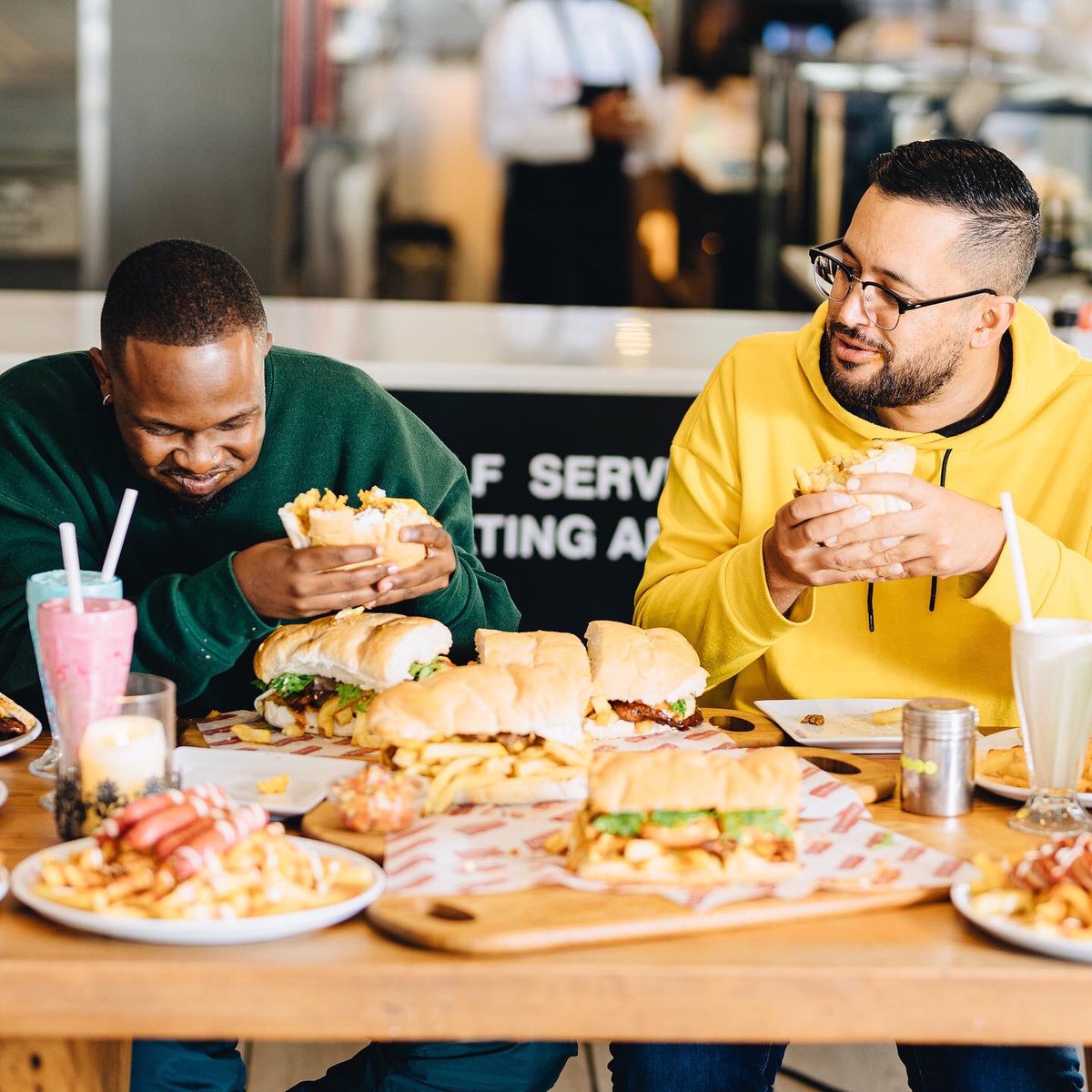 extralargecrave's tweet photo. 🍔 Gatsby brunch and catch up with @Ya_a_seen_Him at the coolest spot @cosycornercpt !

Don’t forget to check out the full episode on YouTube (link in bio)

📸 @Safiri_SA https://t.co/L3FDVexahA