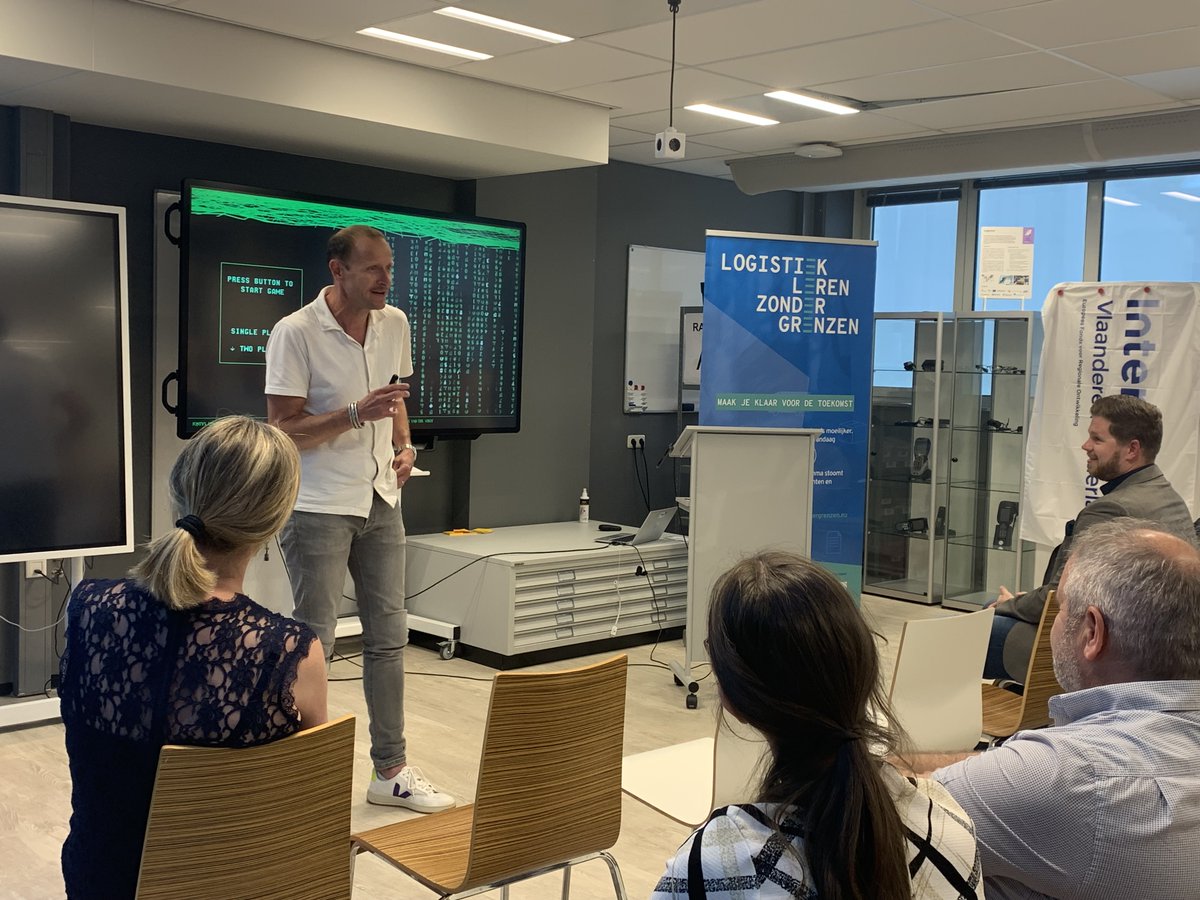 Na 3 jaar, tientallen opleidingen én honderden deelnemers was het vorige week tijd voor ons slotevent. Bedankt aan iedereen die meehielp met dit unieke, grensoverschrijdende project! Logistiek is de toekomst, de toekomst is logistiek: daar zijn we nog meer van overtuigd 🙌