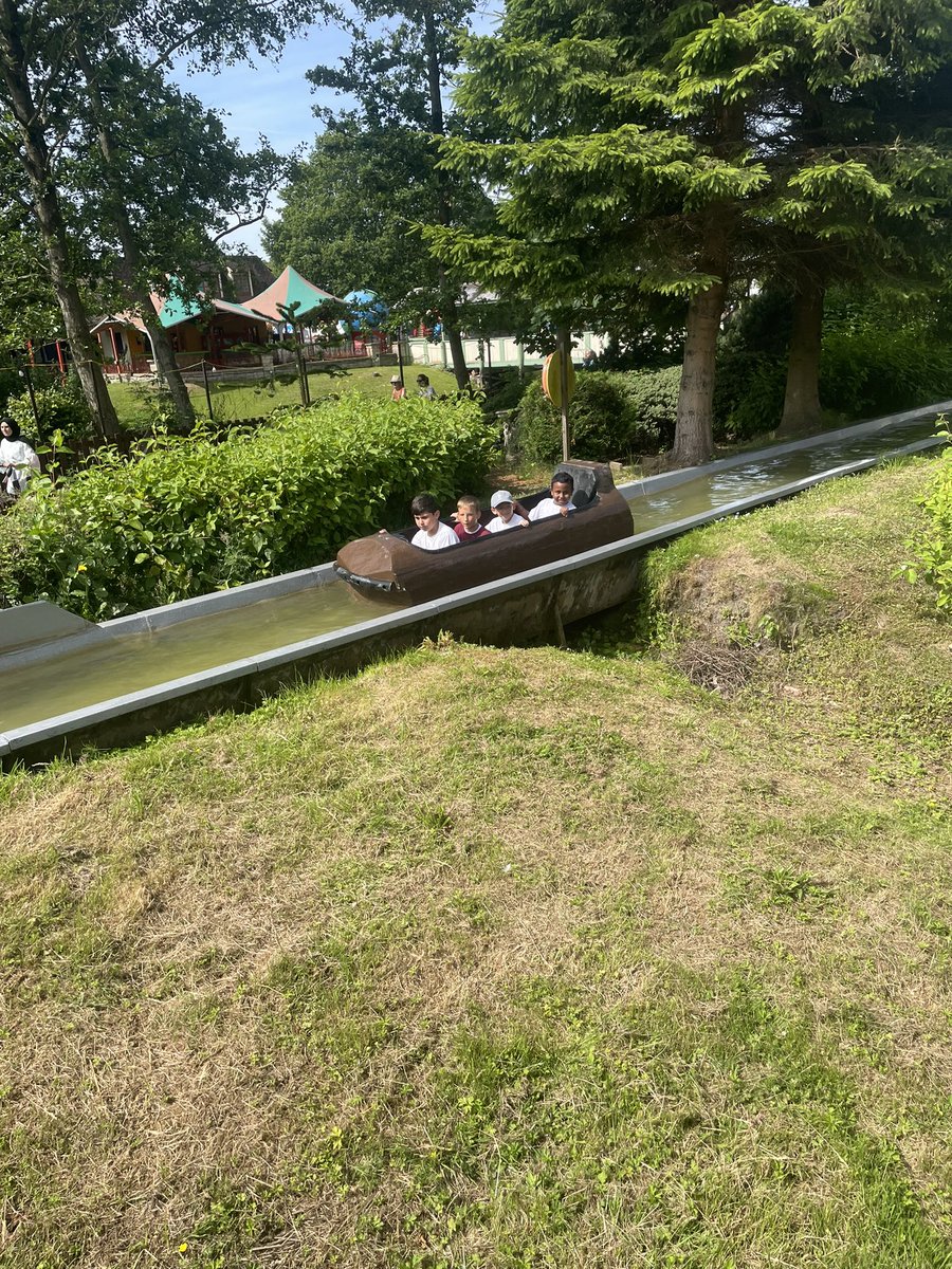 MrAtkinsonMLP's tweet photo. What a day!  ☀️🎢 😃 #Gulliversworld @MabLanePri https://t.co/syyymhokfc
