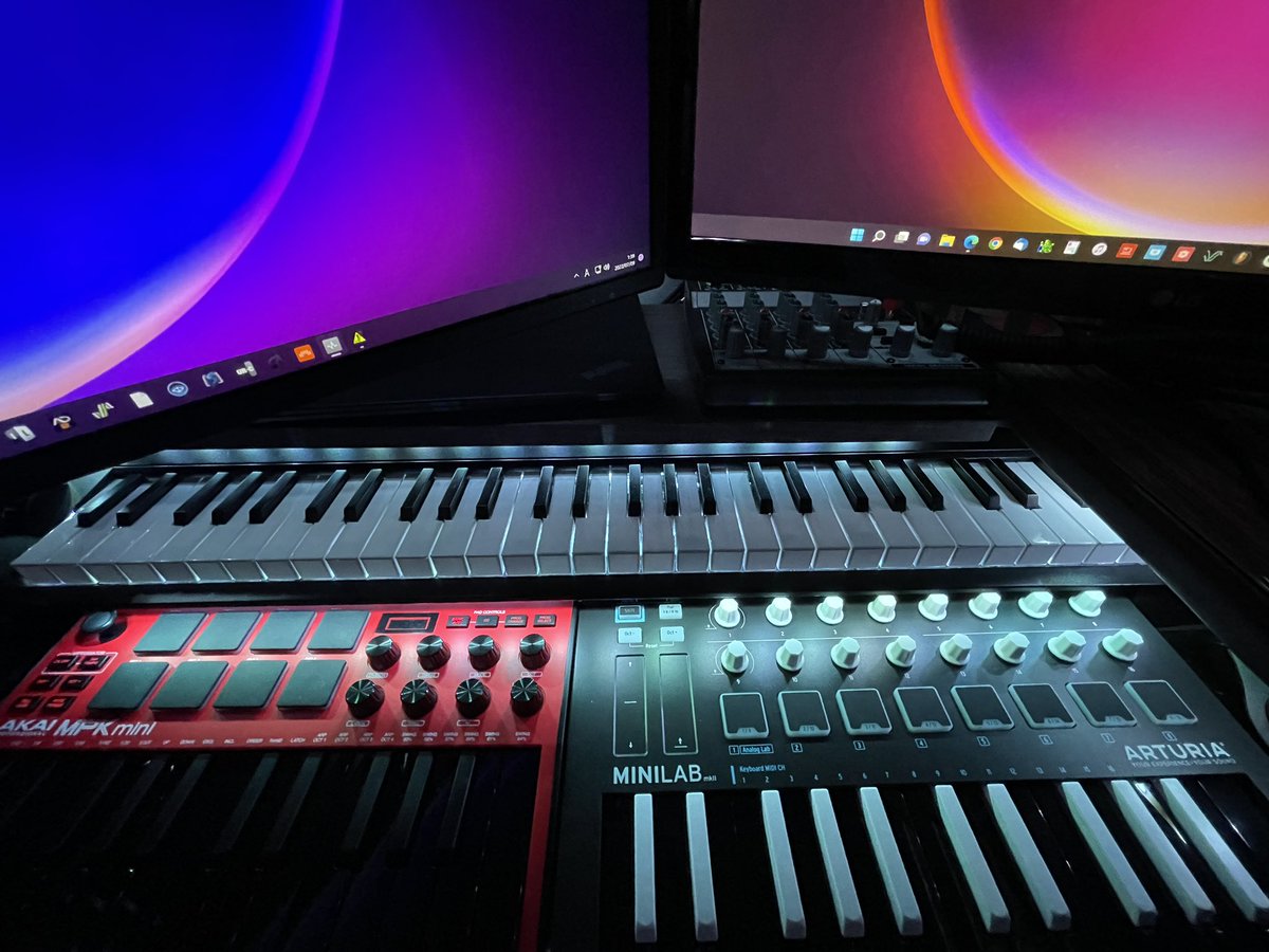 Tesagrechaff's tweet image. ということなので、
nanoKEYを撤去してこういうことになったのです。
そうなのです。

#Arturia #Pigments3 #minilab