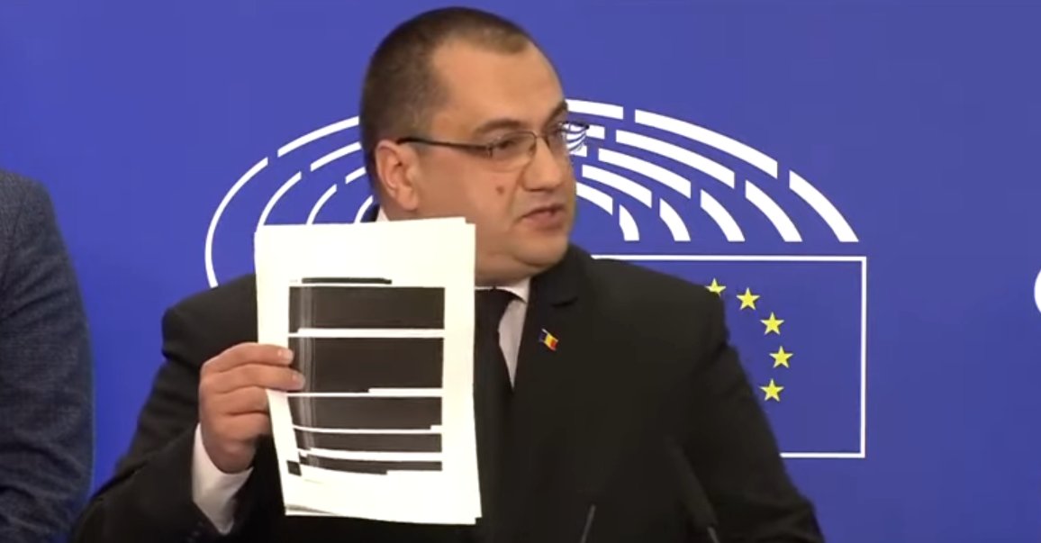 Steinhoefel's tweet photo. Frau von der Leyen hat jetzt endlich gegenüber den EU-Abgeordneten die Verträge zwischen der EU-Kommission und Pfizer offengelegt. Ein Musterbeispiel an Transparenz und vertrauensbildenden Maßnahmen zur Impfung. https://t.co/JlJ52lelJk