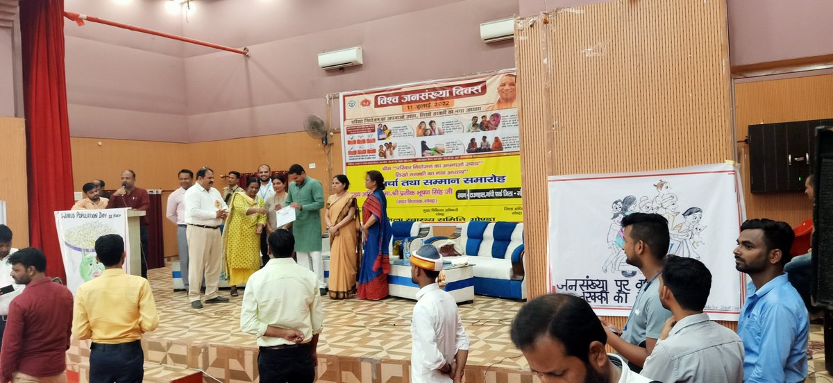 dhs_gonda's tweet photo. #worldpopulationday celebrated at district town hall, inaugrated by Hon'ble MLA Mr. Prateek Bhushan Ji in the presence of DM Sir, CDO Sir and all the officials of health department.The Best performing field staff were felicitated for their impeccable work #FamilyPlanning@nhm_up https://t.co/IEgOjimWFD