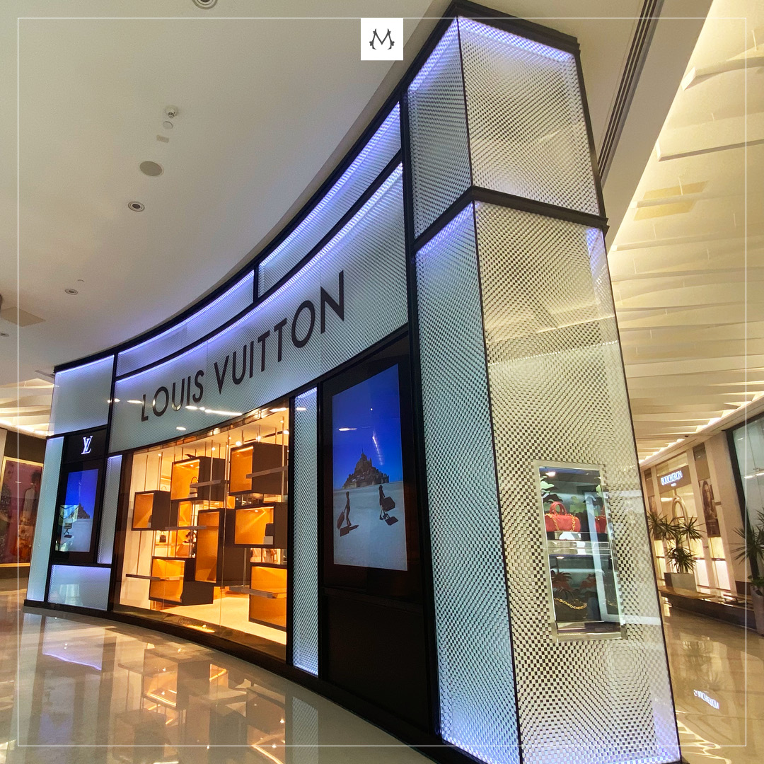 Moda_Mall's tweet photo. Looking for your next great find? Look no further than Louis Vuitton, available exclusively at MODA Mall.
#MODAMall #Bahrain #Luxury #Shopping #KSA #GCC #LV #LouisVuitton #SummerStyle #SummerDressing #SummerDayOut #ShoppingVibes #WardrobeUpdate https://t.co/wEnX1glXsD