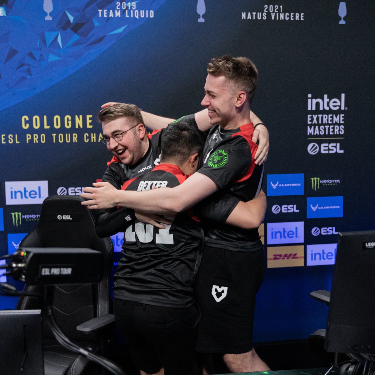 MOUZ tweet media
