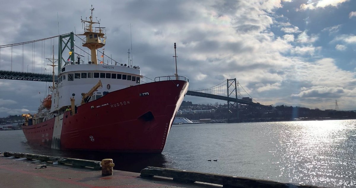 CoastGuardCAN's tweet photo. On January 24, 2022, the story of CCGS Hudson came to an end at our base in Dartmouth, #NovaScotia. After 59 years of service to Canadians, the ship tied up for the last time on a clear winter’s day. Last week, we said goodbye, but Hudson will never be forgotten. 🔔 🔔 🔔 https://t.co/Wo3rsQQR0x