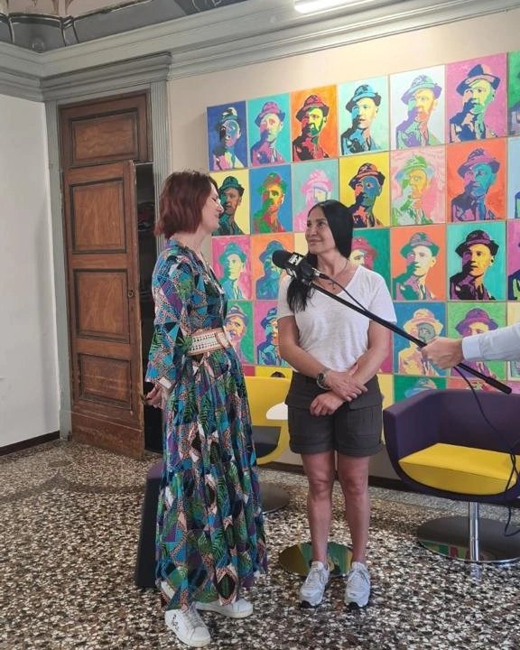 LaraMagoni's tweet photo. Il mio tour tra le bellezze lombarde oggi inizia da #Sovere (BG), un piccolo scrigno di bellezza straordinaria, arte e cultura, un luogo stupendo che conserva oggi le emozionanti tracce di un passato ricchissimo di storia e tradizioni https://t.co/QgEP2Pbspa