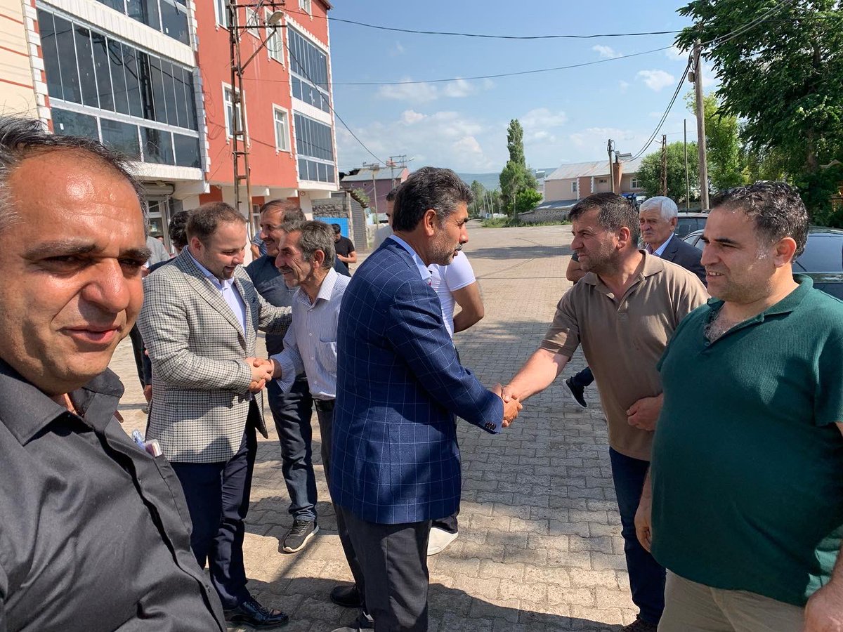 ARDAHANAKPARTi's tweet photo. 📍 SULAKYURT KÖYÜ 

İl Başkanımız Kaan Koç, Milletvekilimiz Prof.Dr Orhan Atalay ve Teşkilat Mensuplarımız, 

Sulakyurt Köyünü Ziyaret Edip Bayramlarını Tebrik Ettiler. Bayramdan Sonra Yapımına Başlanılacak Olan Alt Yapı Çalışmaları Hakkında Köy Sakinlerine Bilgi Verdiler. https://t.co/aus42aBhCw
