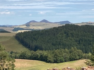 EildonRamblers's tweet photo. #LingliHill/#FoulshielsHill circular walk on Saturday, 18 walkers + 2 potential new members. It was very #HOT on this slightly challenging walk. Great views from the tops! Sally leader, Anthea backmarker, pics Frank
@ramblersscot @RamblersGB @VisitScotNews #Eildons #Borders https://t.co/O3tILzR42m
