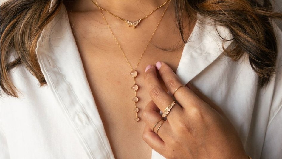 CatJaniga's tweet photo. When it comes to curating the perfect jewelry stack, beauty is in the eye of the beholder. Visit our latest blog post for tried and true tips for creating your ideal combination: https://t.co/y3qkSB2Z1c

#jewelry #jewellery #fashiontips #fashion https://t.co/B2rfLtiT0T