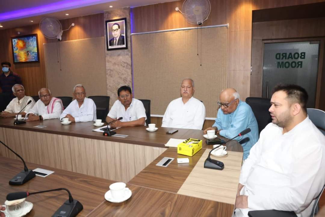 BiharCpi's tweet photo. राष्ट्रपति चुनाव को लेकर महागठबंधन दलों की बैठक में सीपीआई के राज्य सचिव रामनरेश पांडेय 

#CPI #Bihar @cpofindia @RJDforIndia @INCBihar https://t.co/V4hTJUOqXO