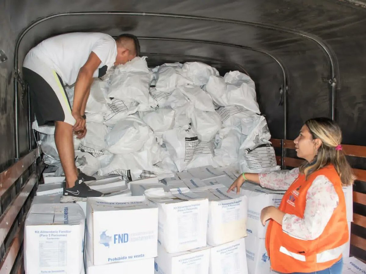 MagdalenaGober's tweet photo. Iniciamos la entrega de ayudas humanitarias con el objetivo beneficiar a las personas más damnificadas y vulnerables que residen en los territorios en donde el impacto de lluvias fue considerable. https://t.co/yrx8x8KXXd