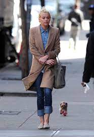 amba_moxie's tweet photo. its fine, no leash required in a busy street full of cars & pedestrians ! https://t.co/oP05amP7pT