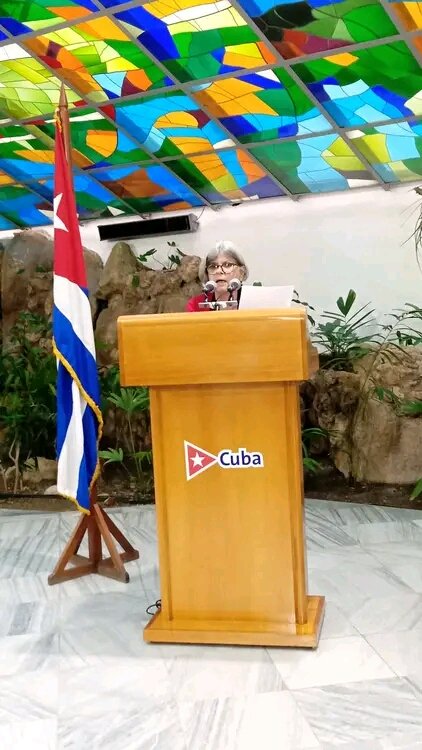 TeresaM72839295's tweet photo. Festival del Caribe: En el Foro Solidario de la Asamblea de los Pueblos del Caribe, un privilegio, un compromiso. Cuántos amigos de Cuba alzando su voz condenando el Bloqueo. Nadie puede silenciar la voz de los Pueblos. #CubaPorLaPaz #CubaPorLaVida 🇨🇺 https://t.co/wdiaocWSeM