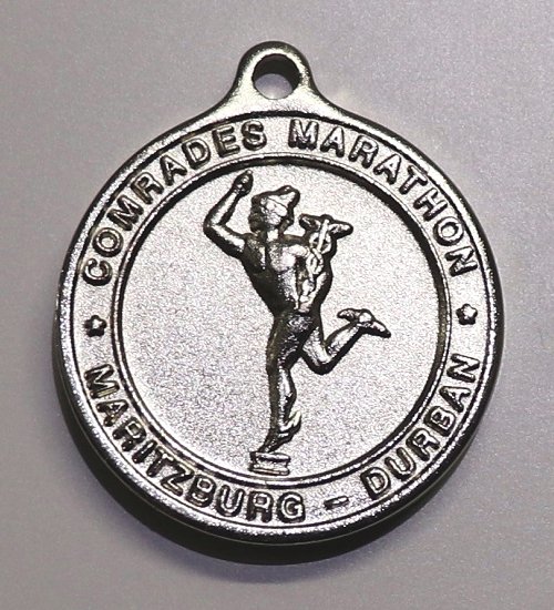 ComradesRace's tweet photo. 𝐓𝐡𝐞 𝐒𝐢𝐥𝐯𝐞𝐫 𝐂𝐨𝐦𝐫𝐚𝐝𝐞𝐬 𝐌𝐚𝐫𝐚𝐭𝐡𝐨𝐧 𝐌𝐞𝐝𝐚𝐥

The Silver medal at Comrades is the medal that has been around the longest. It was the first medal that was awarded to all finishers who finished under 12 hours in 1921.

#MedalMonday https://t.co/CAtHNJwzik