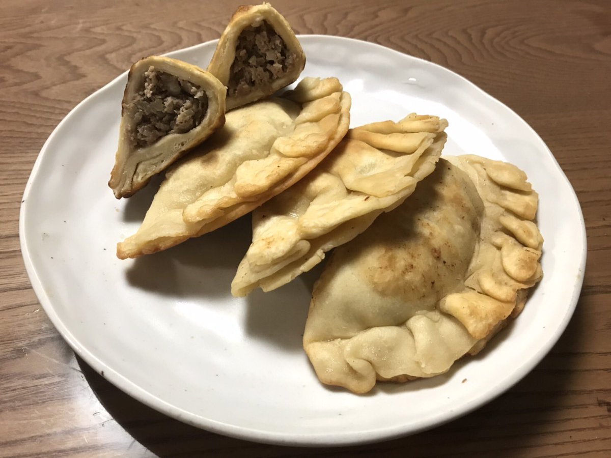 y_ryukou's tweet photo. Steamed mutton dumplings and fried dumplings:^)
Simple but very full and enjoy the taste of material8->
※ The name of the dish is a literal translation
#全196ヵ国おうちで作れる世界のレシピ
#世界の郷土料理事典
#Mongolia
#Бууз
#ᠪᠤᠤᠵᠠ
#Buuz
#хуушуур
#ᠬᠤᠤᠱᠤᠤᠷ
#khuushuur https://t.co/hhyCJwgtot