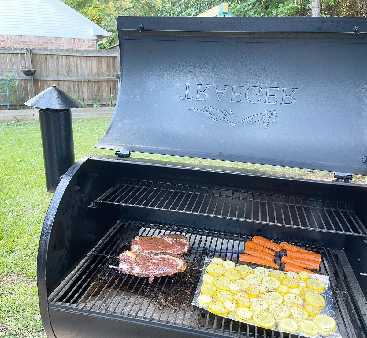 Sunday grilling w/ <a href="/TraegerGrills/">Traeger Grills</a> rib eyes from Home Place Pastures
Citronella lit; sprayed down w/Off; cicadas making themselves heard; smell of the grill Good night for it
#petitechefstef #mississippichef #grillingchats #Grilling #eatlocal #summertime #grillporn #foodiechats