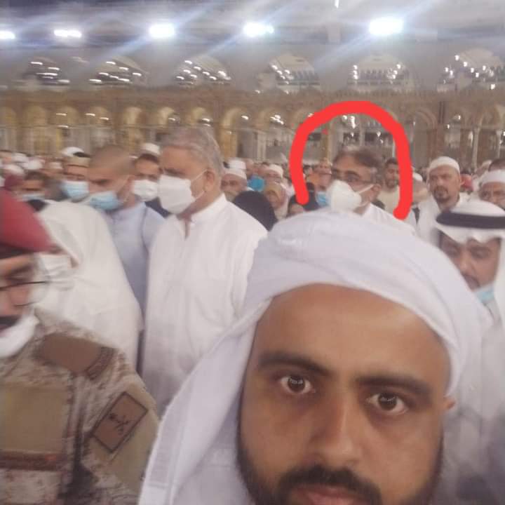 PeaceForPk's tweet photo. یہ جنرل باجوہ کے ساتھ اسد عمر کیا کر رہا ہے؟

اپنے گندے کارکنوں کو فوج کے خلاف گالیاں اور جھوٹے پروپیگنڈے کروا کر  کس حیثیت سے حج کر رہا ہے؟
@Asad_Umar https://t.co/3BiSvEH0gV