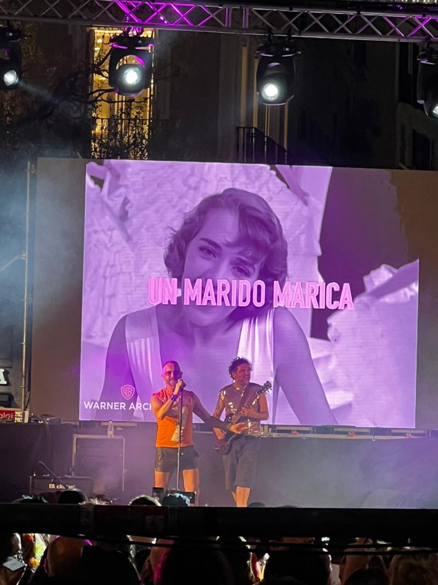 Es el primer Orgullo en el que no me manifiesto. Pero es que estaba actuando en la plaza de Callao con los fabulosos <a href="/TodaEnteraOfi/">TodaEntera</a>