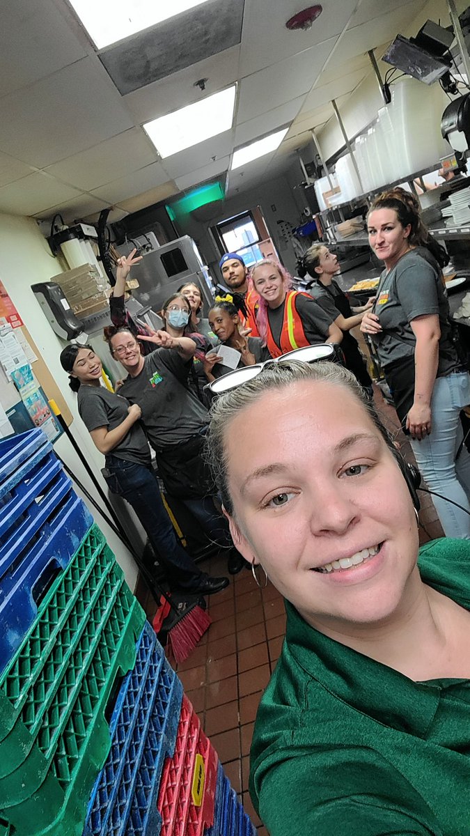 byefelicia929's tweet photo. This week we have been Working on that oh so important SENSE OF BELONGING here @chilis moore by showing our tm some #chilislove to make the tm experience #moorebetter!!!
@amanda3mckinney @EugeneFunnyMan @BrittneyJarboe https://t.co/VYkfWvcs37