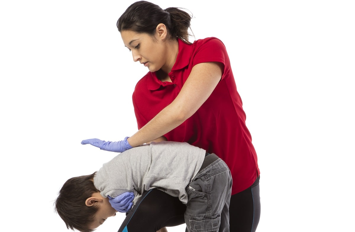 Did you know #FirstAid procedures for a choking child is different depending on age? 
Here are steps to follow for children over 1 year old ➡️ bit.ly/3oc6j5j