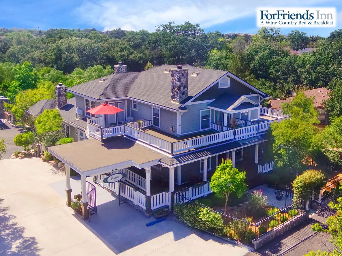 ForFriendsInn's tweet image. 🍰 ForFriends Summer Weekday Special With Ellie's Tap &amp;amp; Vine - Stay 2 nights to save up to $300.  Also receive $25 in Wrigley Bucks for use at Ellie's Tap &amp;amp; Vine where you'll also receive a complimentary dessert. mailchi.mp/ecccd39284b0/f…