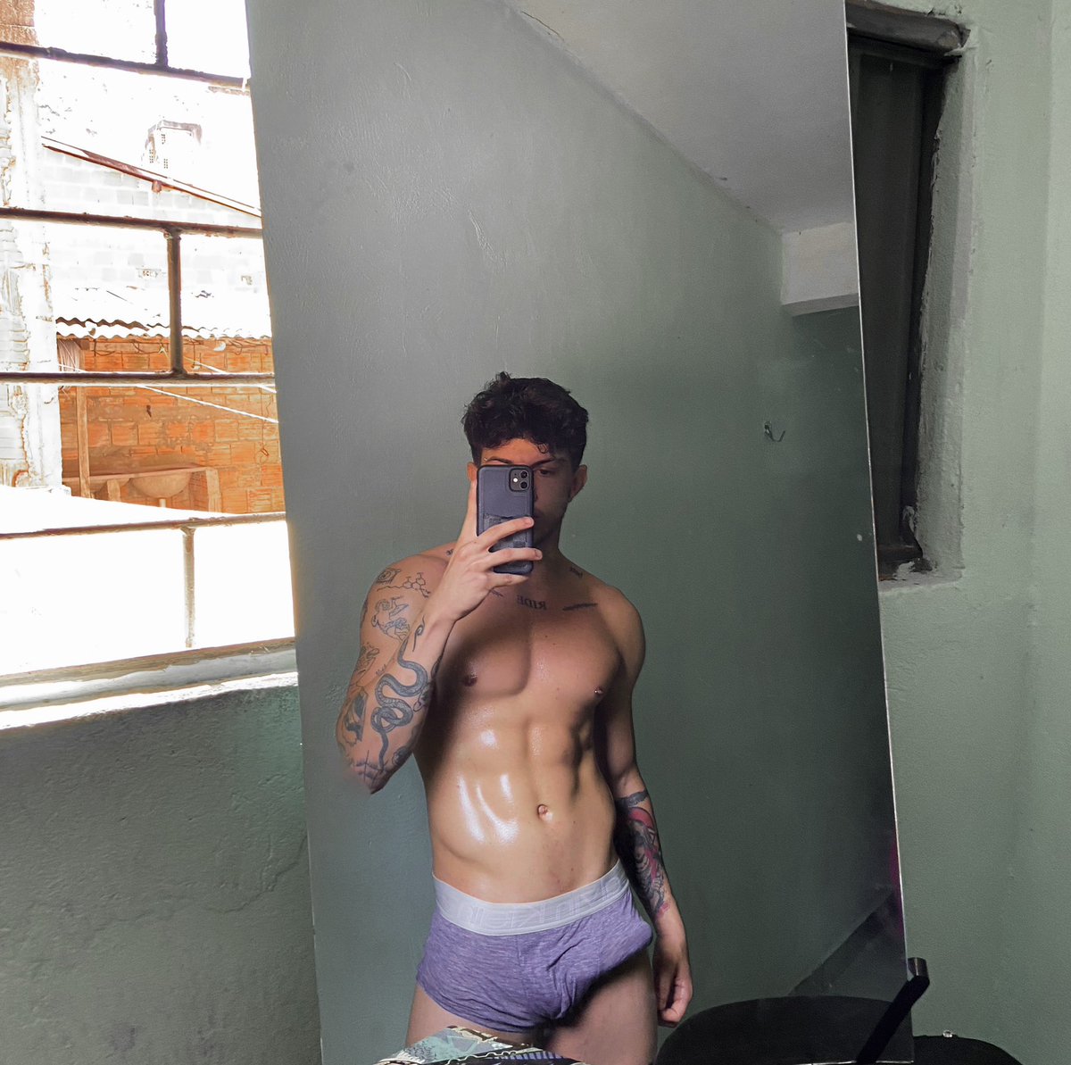 juniorolioti's tweet photo. Pau durão depois da academia https://t.co/qTnMdL0d0S