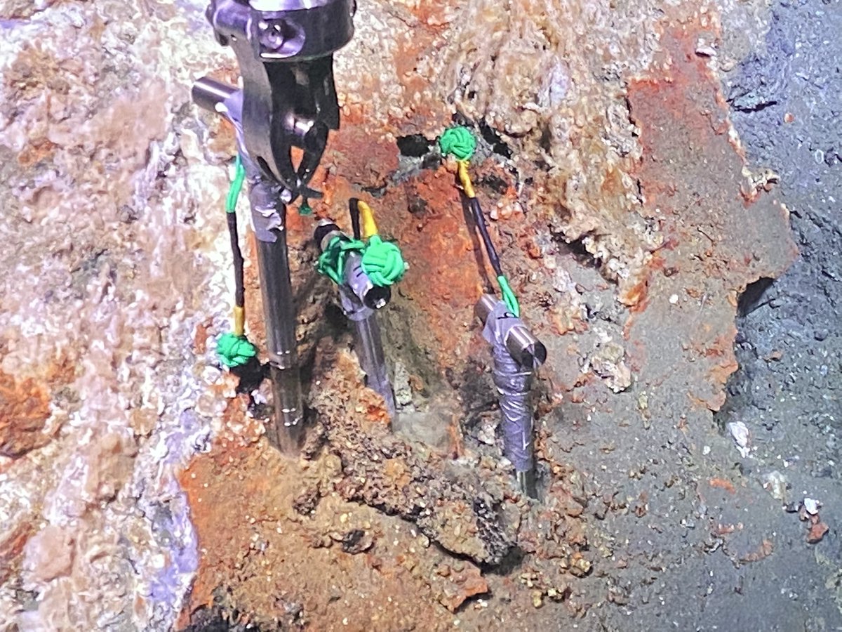 Runar Stokke (@deepsea_stokke) on Twitter photo Chasing Deep-Sea hydrothermal microbes at Ægir vent field with #ROVÆgir using blade coring, biosyringes and in situ incubations. <a href="/CDeepSea/">deepsea</a> <a href="/DeepSeaEoghaney/">Dr. Eoghan P. Reeves</a> <a href="/EcoSafeRidge/">Eco-Safe Ridge Mining Project</a> #DeepSeaQuence <a href="/UiB/">Universitetet i Bergen</a> Chasing Deep-Sea hydrothermal microbes at Ægir vent field with #ROVÆgir using blade coring, biosyringes and in situ incubations. <a href="/CDeepSea/">deepsea</a> <a href="/DeepSeaEoghaney/">Dr. Eoghan P. Reeves</a> <a href="/EcoSafeRidge/">Eco-Safe Ridge Mining Project</a> #DeepSeaQuence <a href="/UiB/">Universitetet i Bergen</a>