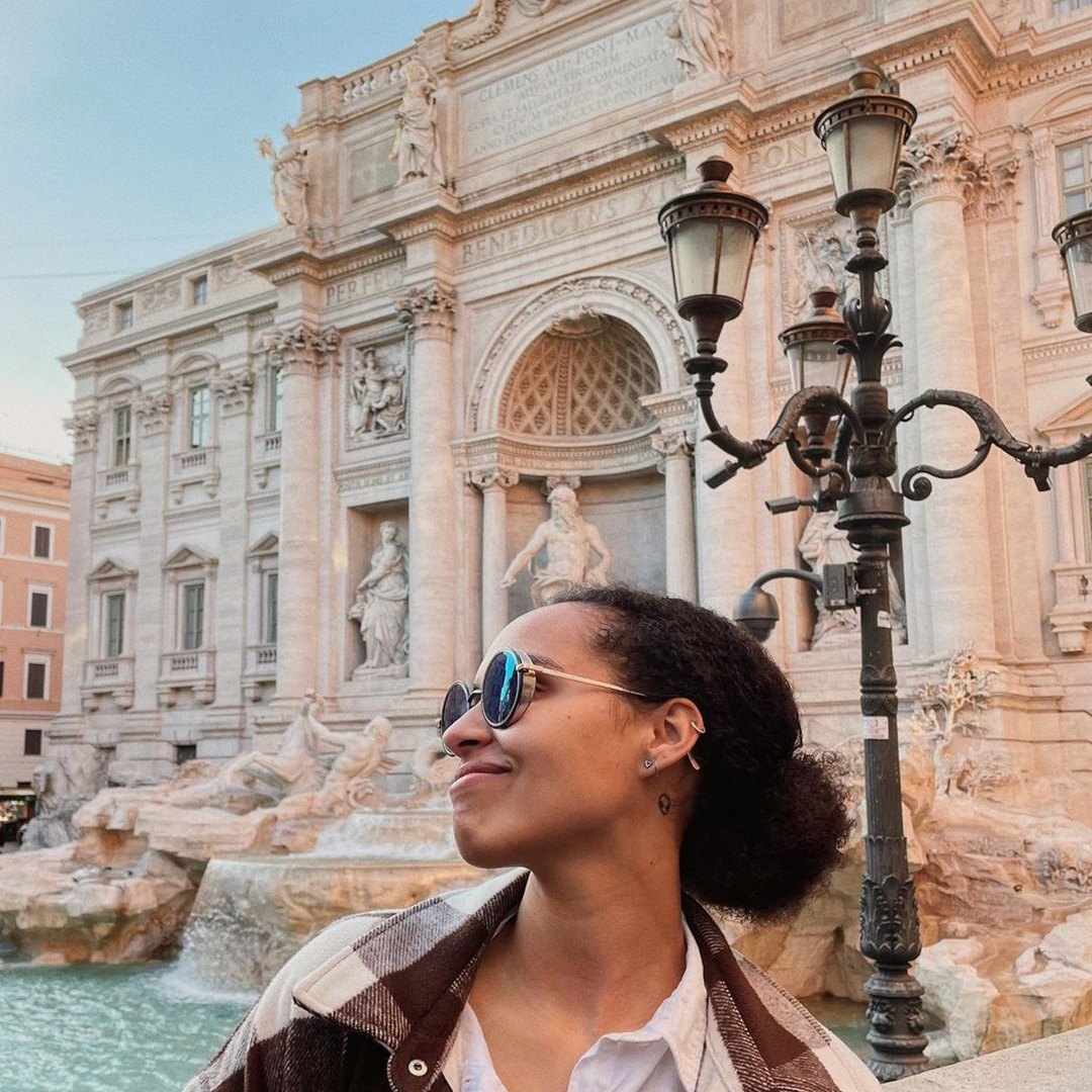 Italia's tweet photo. Quanto è antica la Fontana di Trevi? Scrivi la risposta nei commenti e assicurati di conoscere le location più trendy di Roma per AltaModa ▶️ https://t.co/mYAYoaIqfE
📷 jooonesi
@ALTAROMA
#LiveItalian #ilikeitaly #tellmewhen https://t.co/jQ18ITT8Rk