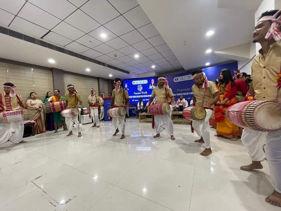 ChessBaseAssam's tweet image. গুৱাহাটী ৪৪ সংখ্যক দবা অলিম্পিয়াড ( ১০ জুলাই ২০২২ )
মাননীয় ড. গুৱাহাটীৰ সৰুসজাই ক্ৰীড়া কমপ্লেক্সত গণ্ড মাষ্টাৰ মিত্ৰভা গুহাৰ পৰা মশাল গ্ৰহণ কৰে অসম চৰকাৰৰ ক্ৰীড়া আৰু যুৱ কল্যাণ মন্ত্ৰী বিমল বৰাই।
44th Chess Olympiad 2022 July 10th, Guwahati.
#ChessBaseAssam #Guwahati