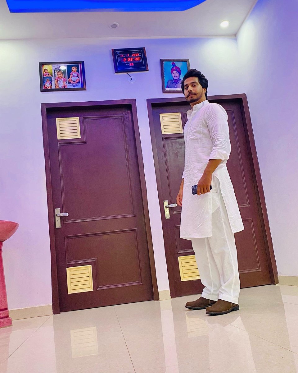 theSsandeep's tweet photo. White Camera Action 🧣
#WHITEALERT 🔥 https://t.co/i3noWlFhuW