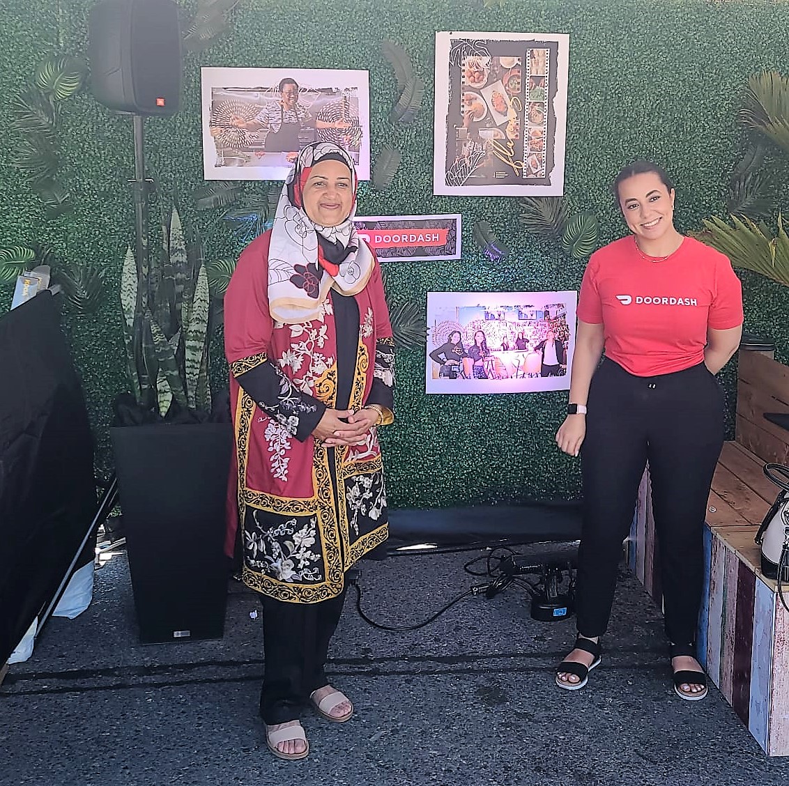 SalmaZahid15's tweet photo. At the Taste of Lawrence festival this weekend, @DoorDash hosted Tasty Jollof Restaurant and Lounge as part of its #BlackFoodEnergy tent. It’s about celebrating Black Chefs and Black restaurants and the goodness they deliver in their neighbourhoods all year long. #ScarbTO https://t.co/81Zxkegy04