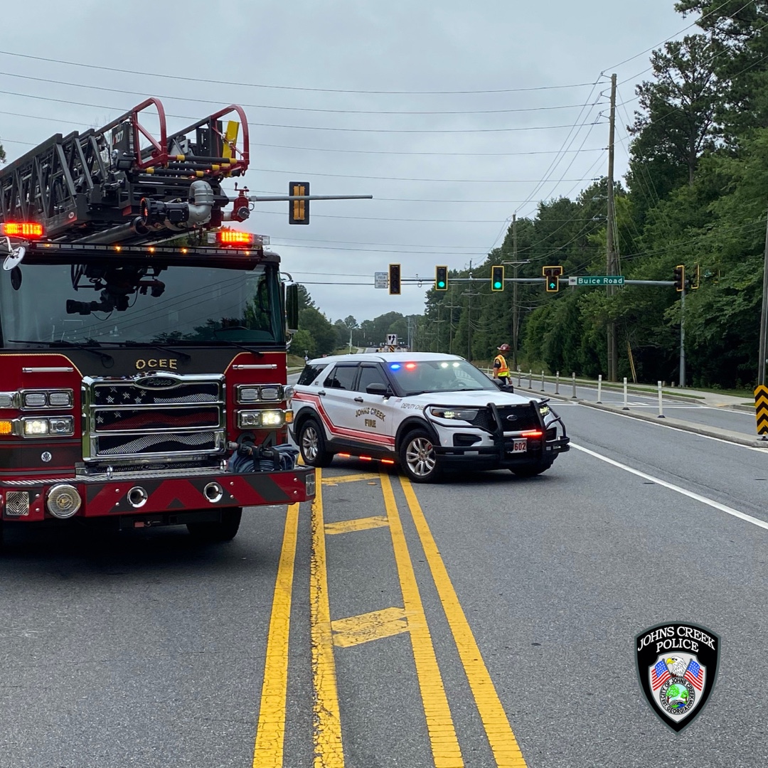 JohnsCreekPD's tweet photo. 🚨Traffic Alert 🚨
Old Alabama Road at Buice Rd is shut down while fire investigates a chemical spill.
#JohnsCreek #JohnsCreekPD #JCPDRowe #Strongertogether https://t.co/JpwfDTCieA