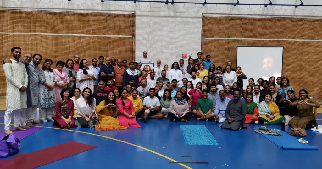 AOLDubai's tweet photo. Gratitude to @GirinGovind for concluding a #beautiful #AdvanceMeditationProgram of #Artofliving with 80 plus #blissful participants! https://t.co/IIjDETN0rT