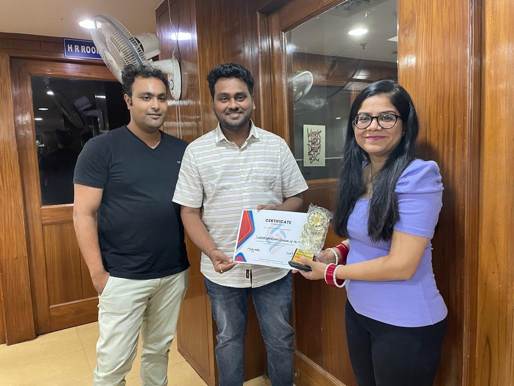 SourceSoftSol's tweet image. Monday attitude can set the tone for a whole week. Performers of the month of June are setting it for the month. 
You all are continually exceeding every expectation we are setting up. 
Congratulations to all winners.
#Performerofthemonth #appreciationpost #sourcesoftsolutions