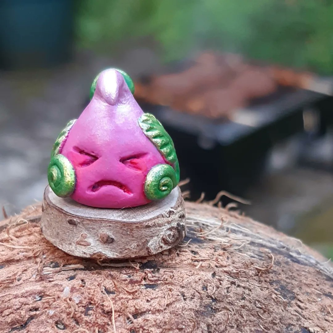 Sheblackdragon's tweet photo. This hot 🔥 day is perfect for a BBQ! I am not sure whether my grumpy but adorable Spirit Seed No.3 agree! Do you? 🥰🍑🌱
#sheblackdragon #shewhitedragon #claycreations #spiritofnature #cute #fantasyartist #polymerclayart #polymerclay #fairyart #fantasycreature #sculpting #magic https://t.co/ErUeEWozwD