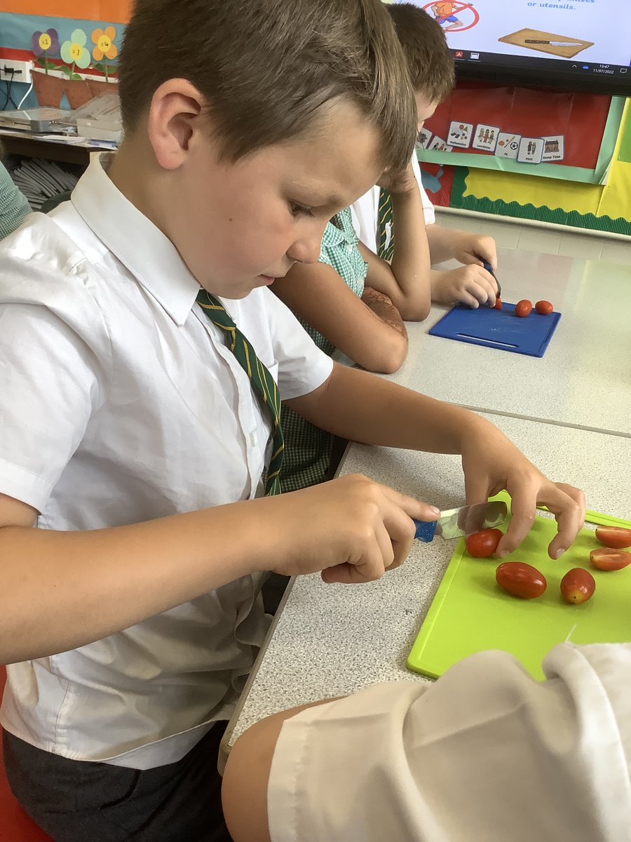 PeelParkClass12's tweet photo. We LOVED making our pasta salads this afternoon! https://t.co/fNfQDaHsHv