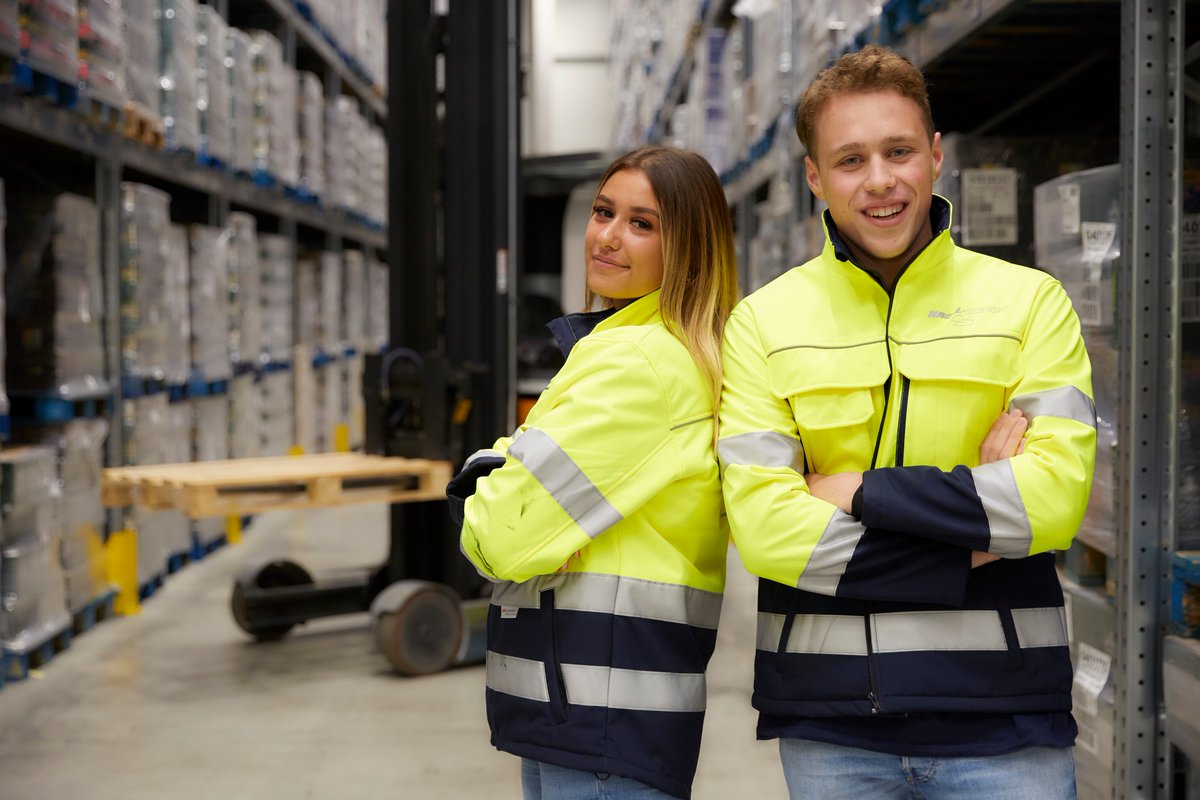 NagelGroup's tweet photo. Unser internes Trainee Programm „GROW“ bietet dir die idealen Rahmenbedingungen und richtet sich gezielt an alle Mitarbeiter:innen der Nagel-Group. 
https://t.co/UFcSh6bo5Q

#nagelgroup #employee #oneteam #transport #logistics #grow #traineeprogramm #trainee https://t.co/6xjh6pC8nB